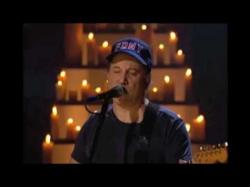 Paul Simon performs Bridge over Troubled Water on the 9/11 Benefit.