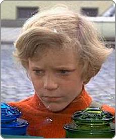 A single parent family is a common movie trope and was used in Willy Wonka and the Chocolate Factory. A single parent family is a common movie trope and was used in Willy Wonka and the Chocolate Factory.