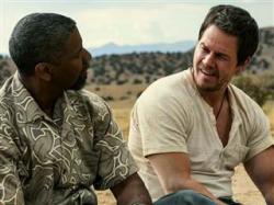 Denzel Washington and Mark Wahlberg in 2 Guns.