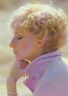 Barbra Streisand as Cheryl Gibbons. Barbra Streisand as Cheryl Gibbons.