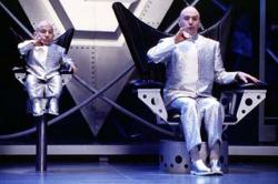 Verne Troyer and Mike Myers as Mini-Me and Dr. Evil in The Spy Who Shagged Me.