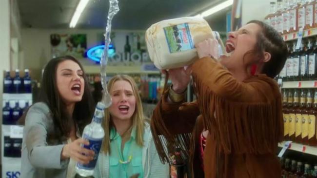 Mila Kunis, Kristen Bell and Kathryn Hahn .play bad moms in Bad Moms