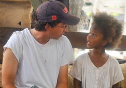 Ben-Zeitlin directing Quvenzhane Wallis in Beasts of the Southern Wild