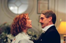 Annette Benning and Jeremy Irons in Being Julia.