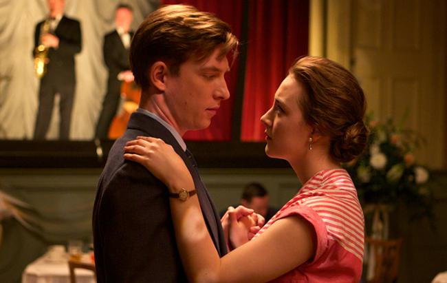 Domhnall Gleeson and Saoirse Ronan in Brooklyn