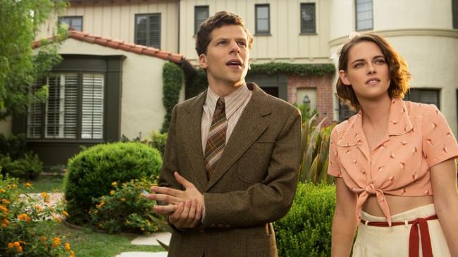 Jesse Eisenber and Kristen Stewart in Cafe Society.