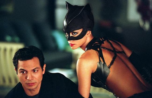 Benjamin Bratt and Halle Berry in Catwoman.