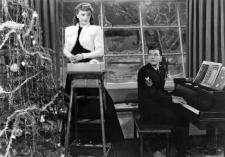 Barbara Stanwyck and Dennis Morgan get romantic under the Christmas tree. Barbara Stanwyck and Dennis Morgan get romantic under the Christmas tree.