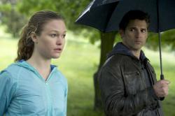 Julia Stiles and Eric Bana in Closed Circuit