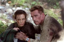 Arnold Schwarzenegger and Francesca Neri in Collateral Damage.