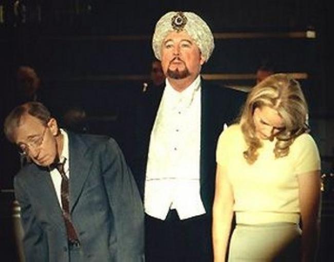 Woody Allen, David Ogden Stiers, and Helen Hunt in The Curse of the Jade Scorpion. Woody Allen, David Ogden Stiers, and Helen Hunt in The Curse of the Jade Scorpion.