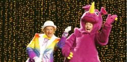 Robin Williams and Edward Norton in Death to Smoochy. Robin Williams and Edward Norton in Death to Smoochy.