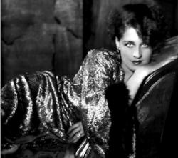 Norma Shearer demonstrating what a STAR looks like in The Divorcee. Norma Shearer demonstrating what a STAR looks like in The Divorcee.