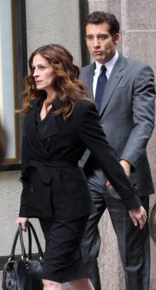 Julia Roberts and Clive Owen. Julia Roberts and Clive Owen.
