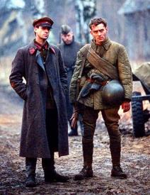 Joseph Fiennes and Jude Law in Enemy at the Gates.