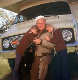 Ike Eisenmann, Eddie Albert, and Kim Richards in Escape to Witch Mountain.