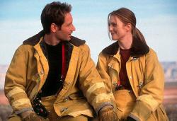 David Duchovny and Julianne Moore in Evolution. David Duchovny and Julianne Moore in Evolution.
