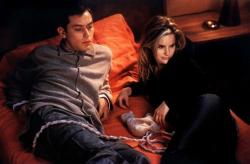 Jude Law and Jennifer Jason Leigh in eXistenZ.