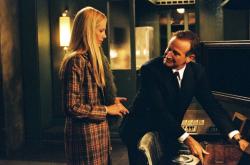 Mira Sorvino and Robin Williams in The Final Cut.