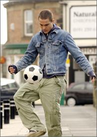 Kuno Becker in Goal. Kuno Becker in Goal.
