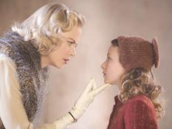 Nicole Kidman and Dakota Blue Richards in The Golden Compass.