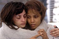 Penelope Cruz and Halle Berry in Gothika