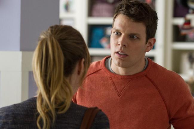 Jake Lacy as Ken finding out that the woman he loves, played by Leslie Mann, is pregnant in How to be Single