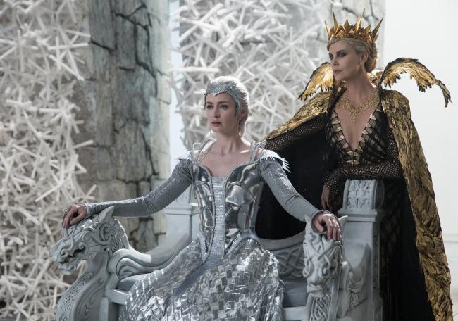 Emily Blunt and Charlize Theron in The Huntsman: Winter's War.