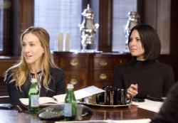 Sarah Jessica Parker and Olivia Munn in I don't know how she does it.