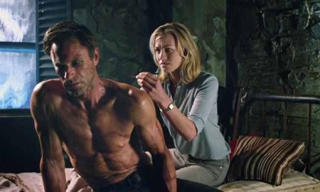 Aaron Eckhart and Yvonne Strahovski in I, Frankenstein.