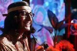 Peter Sellers as an aging hippie. Peter Sellers as an aging hippie.