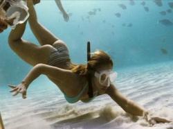 Jessica Alba in Into the Blue. Jessica Alba in Into the Blue.