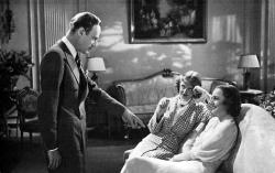 Leslie Howard, Bette Davis and Olivia de Havilland. Leslie Howard, Bette Davis and Olivia de Havilland.
