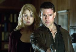 Rosamund Pike and Tom Cruise in Jack Reacher