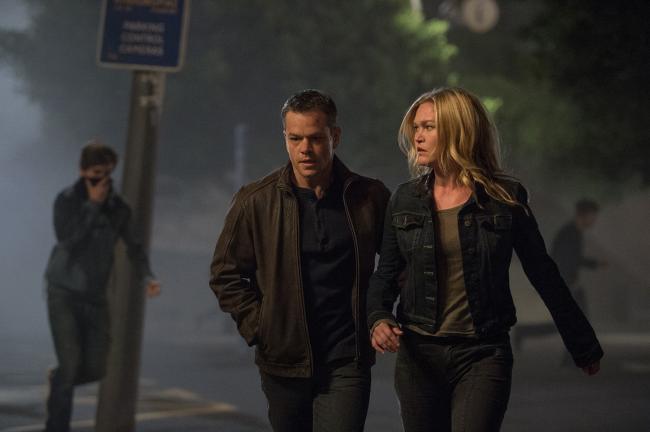 Matt Damon and Julia Stiles in Jason Bourne