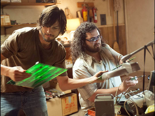 Ashton Kutcher and Josh Gad in Jobs. Ashton Kutcher and Josh Gad in Jobs.