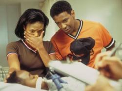 Kimberly Elise and Denzel Washington in John Q..