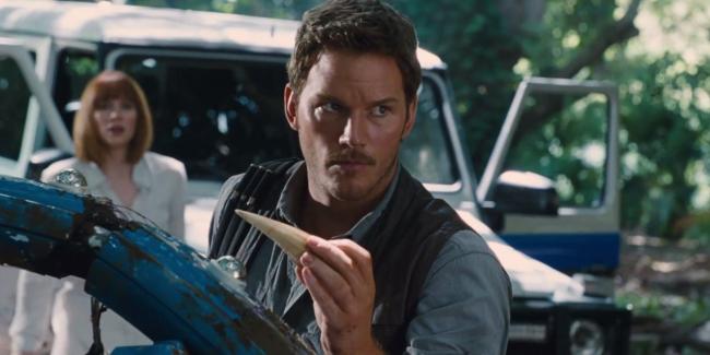 Chris Pratt finds a cool souvenir in Jurassic World