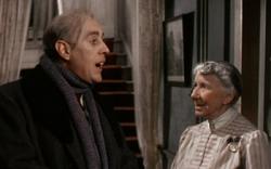 Alec Guinness and Katie Johnson in The Ladykillers.