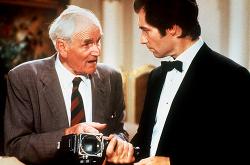 Desmond Llewelyn and Timothy Dalton in License to Kill.