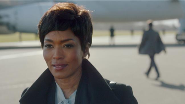 Angela Bassett in London Has Fallen. Angela Bassett in London Has Fallen.
