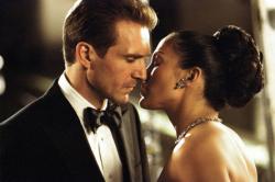 Ralph Fiennes and Jennifer Lopez in Maid in Manhattan.