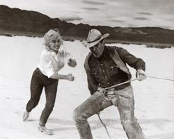 Marilyn Monroe and Clark Gable in The Misfits. Marilyn Monroe and Clark Gable in The Misfits.