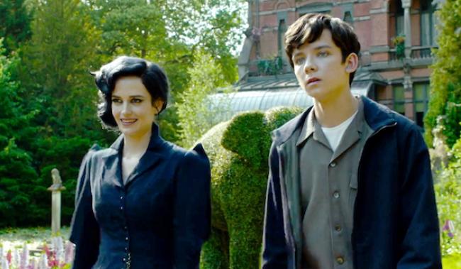 Eva Green and Asa Butterfield in Miss Peregrine's Home for Peculiar Children