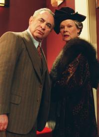 Bob Hoskins and Judy Dench in Mrs. Henderson Presents Bob Hoskins and Judy Dench in Mrs. Henderson Presents