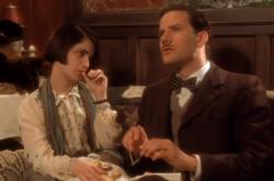 Jennifer Jason Leigh as Dorothy Parker with Campbell Scott as Robert Benchley in Mrs. Parker and the Vicious Circle