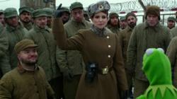 Dylon Posti, Tina Fey, Ray Liotta and Kermit in Muppets Most Wanted Dylon Posti, Tina Fey, Ray Liotta and Kermit in Muppets Most Wanted