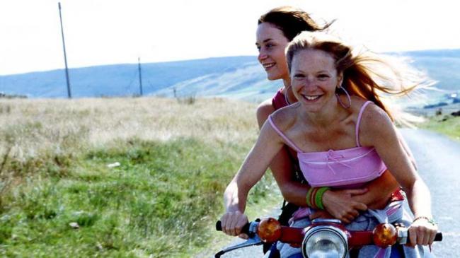 Emily Blunt and Natalie Press in My Summer of Love.