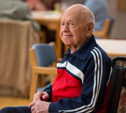 Mickey Rooney waits to film his final scene in Night at the Museum: Secret of the Tomb.