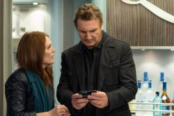 Julianne Moore and Liam Neeson in Non-stop. Julianne Moore and Liam Neeson in Non-stop.